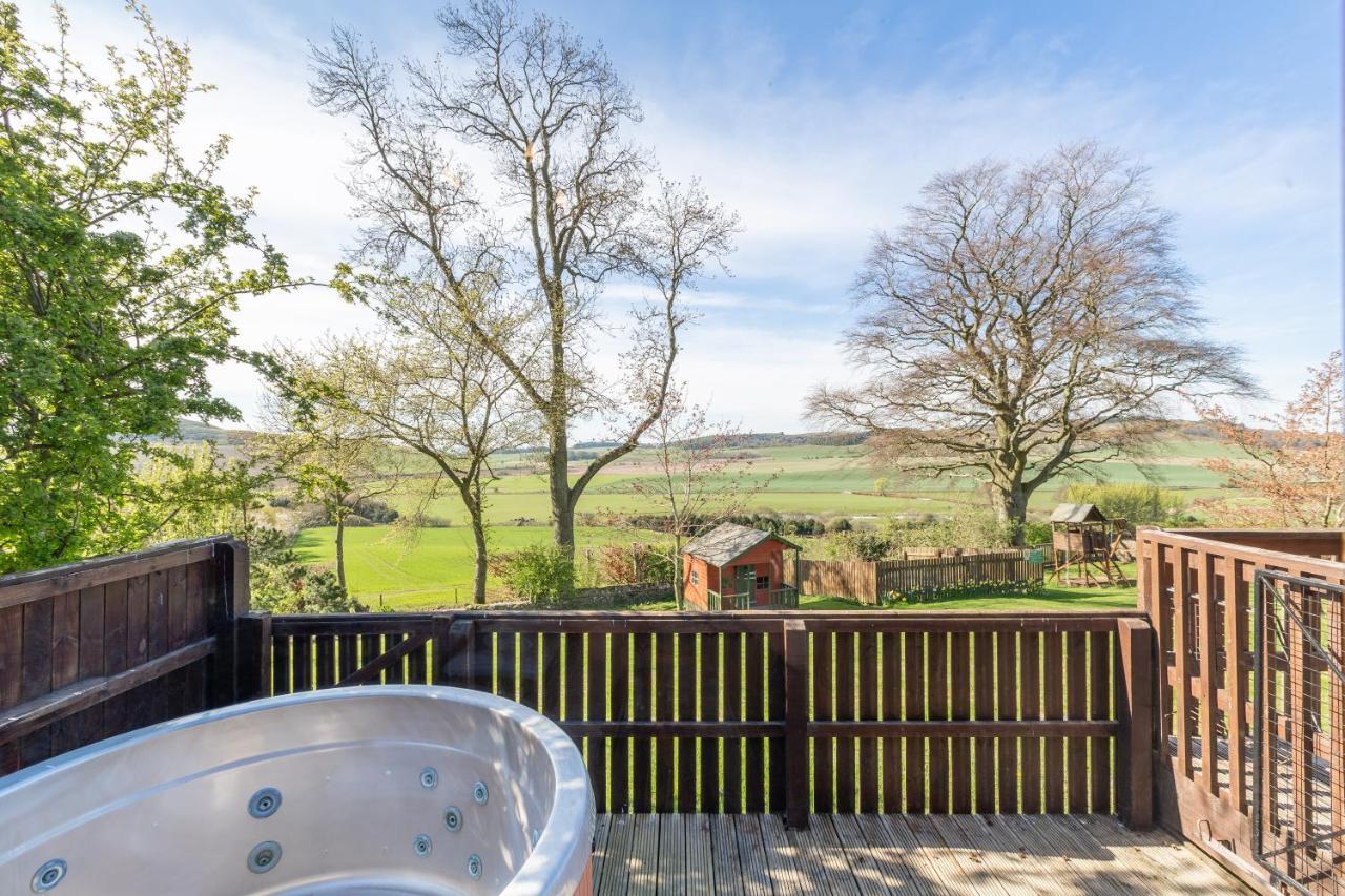 Douglas Fir Lodge With Hot Tub Cupar Bagian luar foto
