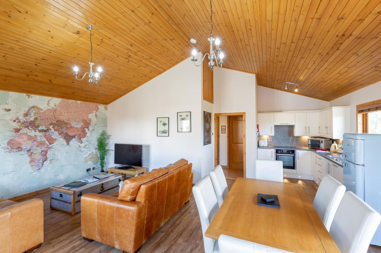 Douglas Fir Lodge With Hot Tub Cupar Bagian luar foto