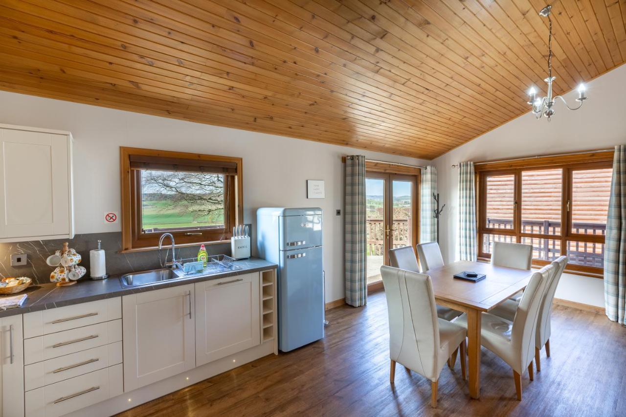 Douglas Fir Lodge With Hot Tub Cupar Bagian luar foto