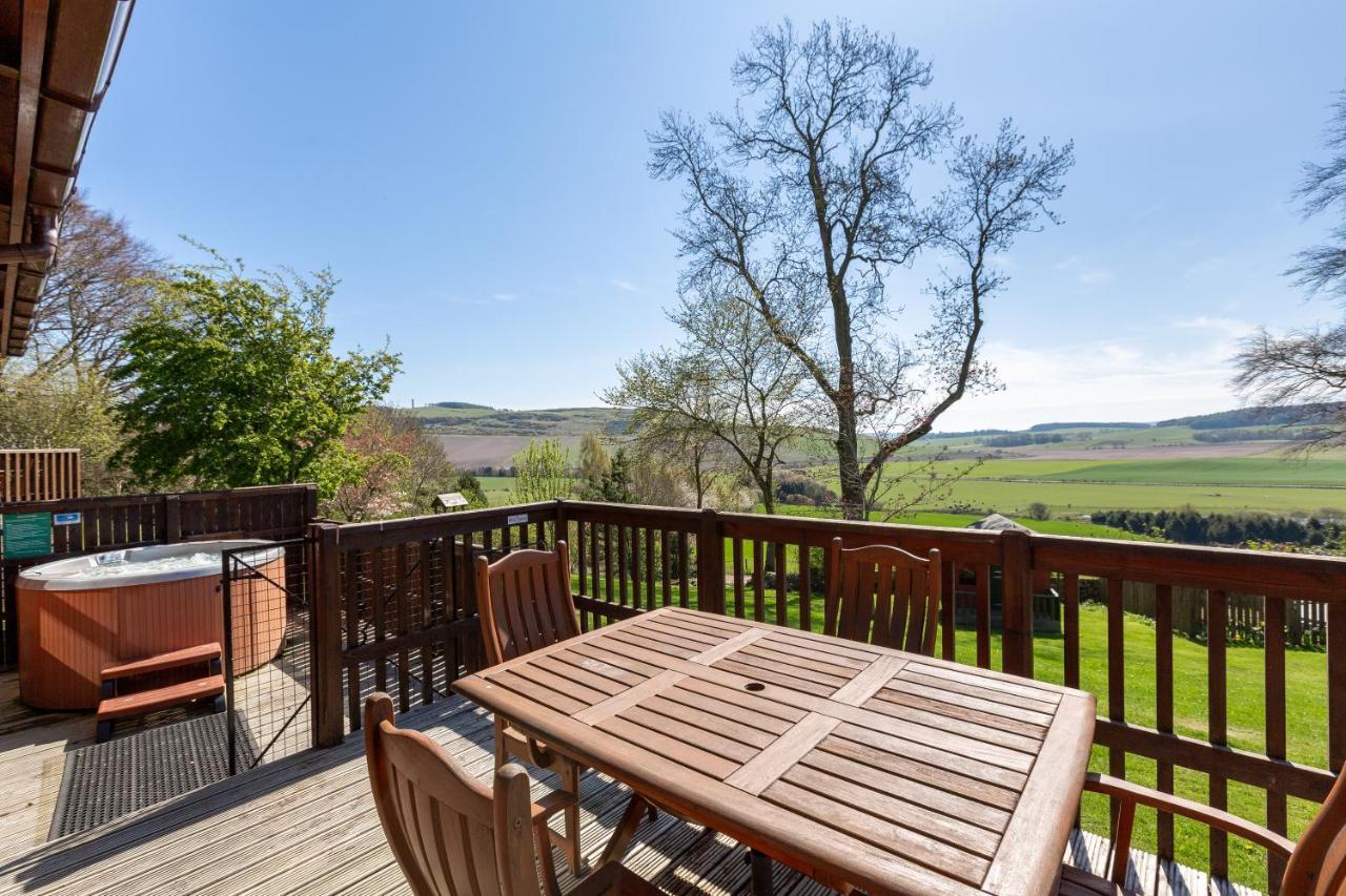 Douglas Fir Lodge With Hot Tub Cupar Bagian luar foto