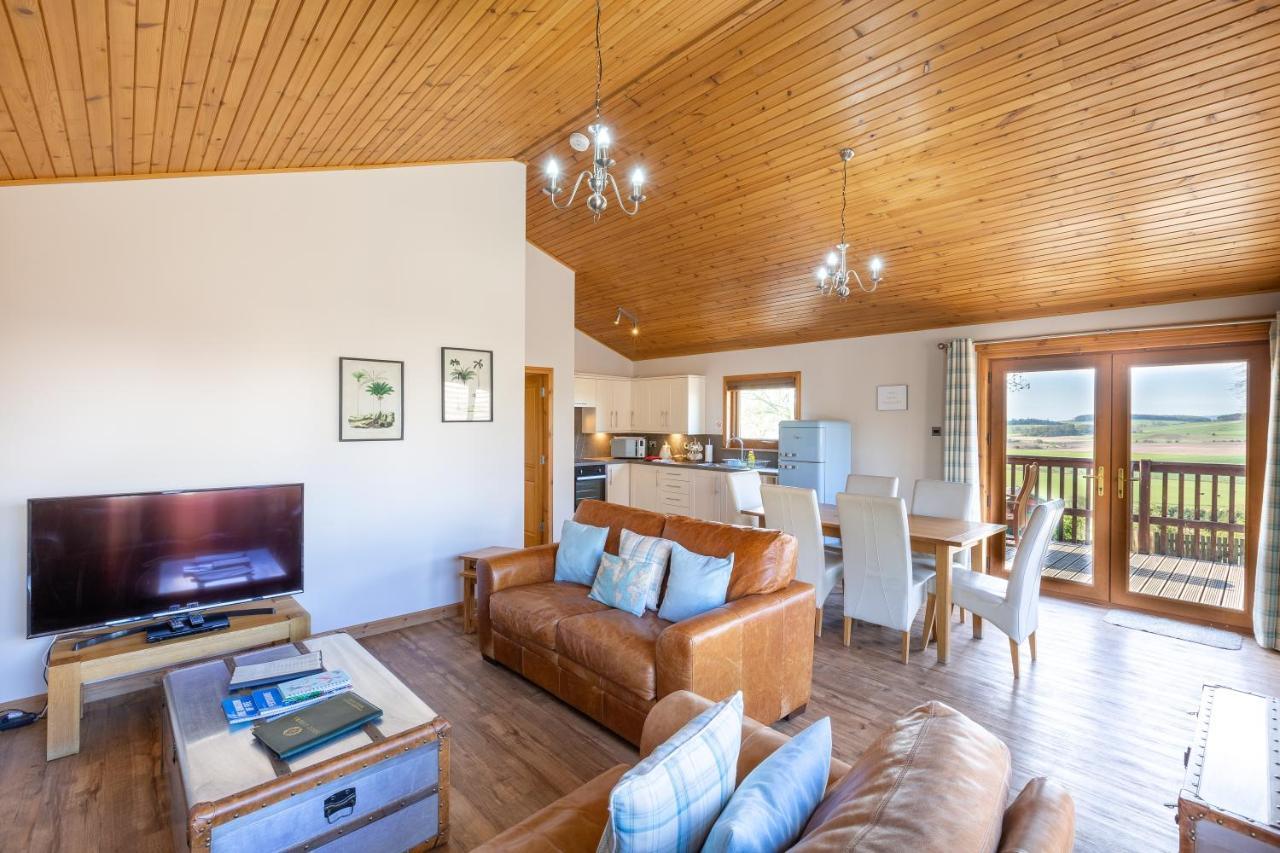 Douglas Fir Lodge With Hot Tub Cupar Bagian luar foto