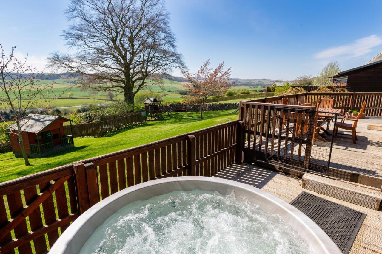 Douglas Fir Lodge With Hot Tub Cupar Bagian luar foto
